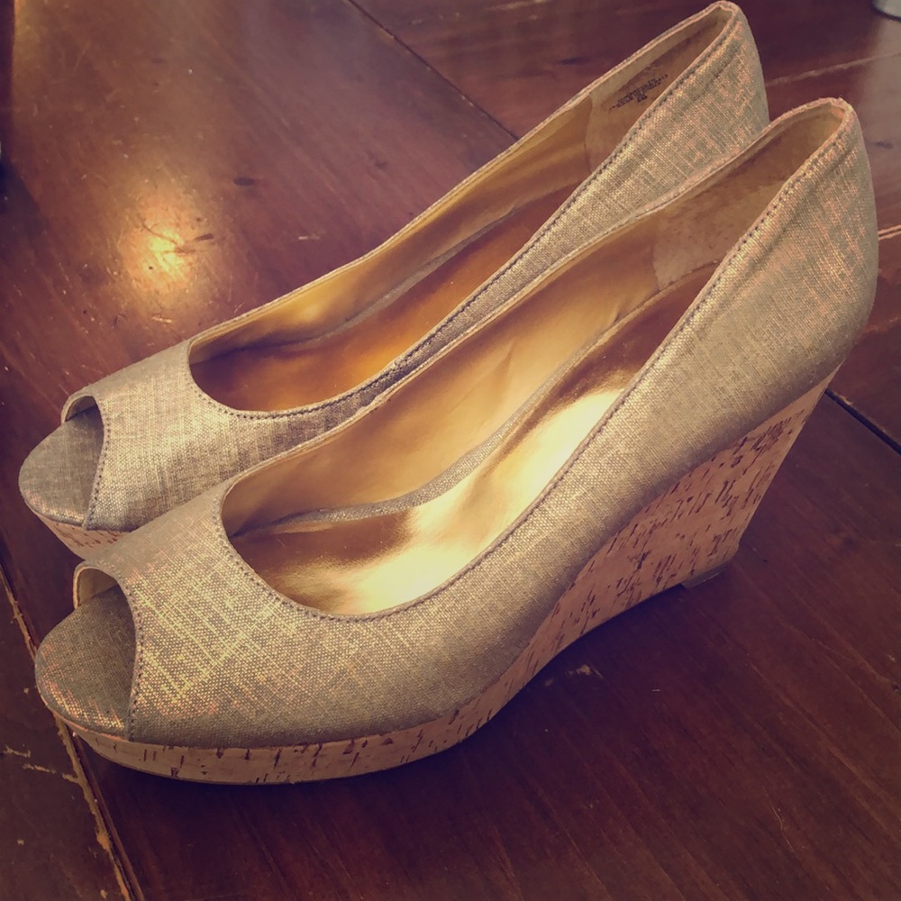 Nine West Gold fabric cork wedge heels Sz 8